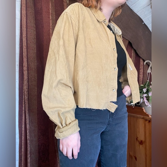 Cropped Collared Jacket - Picture 2 of 6